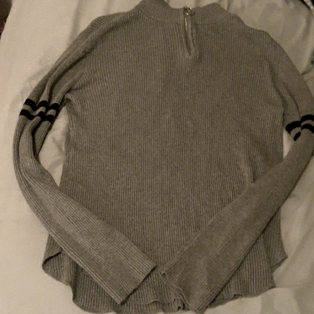 I'm selling this turtle neck swetter